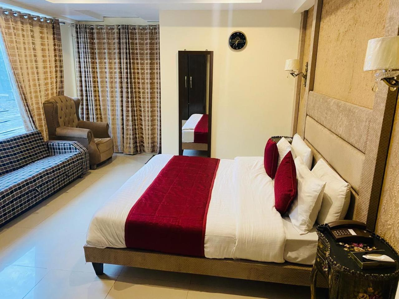 Manila Heights Hotel Naran Exteriör bild